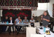 Prezidiul Simpozionului: universitarul Daniel Buda, acad. Emil Burzo, primarul ec. Ștefan Iuga, universitarul Nicolae Iuga și profesorul Simion Iuga. Alături, Gheorghe Pârja a vorbit despre poetul Ion Zubașcu, revista „Nord Literar” și antologia „Cuvintele Nordului”