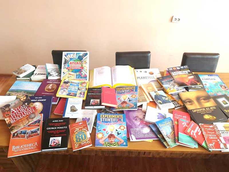 O-parte-din-cărțile-primite-la-bibliotecă