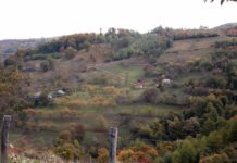 Locuri uitate: Întrerâuri, sătucul dintre râuri și cer!