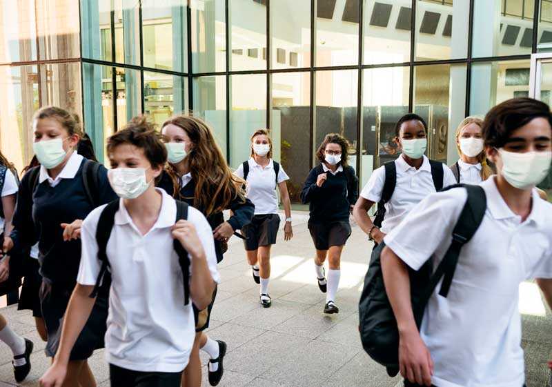 high-school-students-wearing-masks-their-way-home
