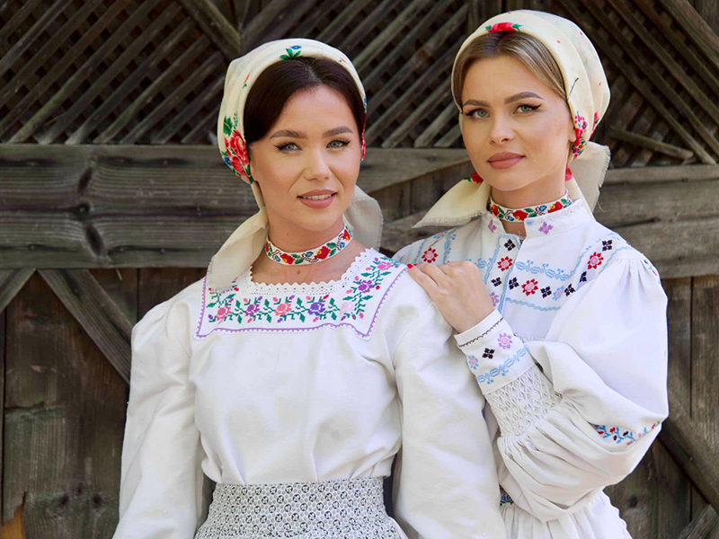 Suzana si Daciana spectacol