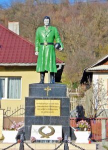monument-soldat-de-plastic