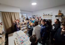 Atelier de cusături şi mărgele la Şcoala Populară de Artă