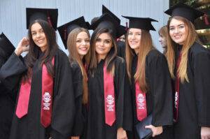 Absolventi liceu