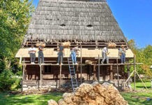 Cuptor cu plită, construit la Muzeul Satului Maramureşean