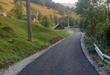 Asfaltări în derulare în Poienile de sub Munte, pe DC 6