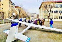 Un planor „a aterizat” în curtea unui colegiu din Baia Mare
