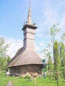 Biserica_de_lemn_Sf.Arhangheli_Rogoz_(10)