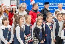 Colindele au răsunat pe holul Spitalului Județean de Urgență Baia Mare