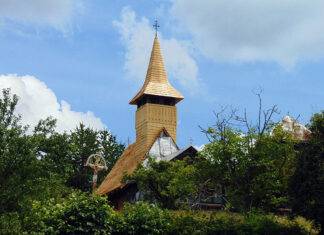 Biserica monument din Remecioara recapătă înfățișarea rustică
