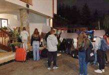 Scandal după ce un grup de 44 de elevi a rămas fără cazare, în zona Izvoare