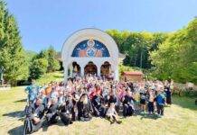 Tabără la Mănăstirea Chiuzbaia