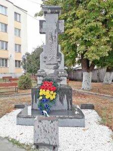monument-eroi-ulmeni