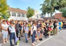 Elevii revin la școală