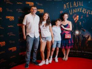 Atlasul Universului echipa