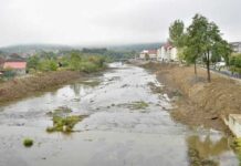 Zonă de relaxare și promenadă, în construcție pe albia râului Lăpuș