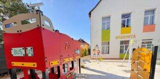 În Tăuții-Măgherăuș, curtea grădiniței, modernizată nonconformist