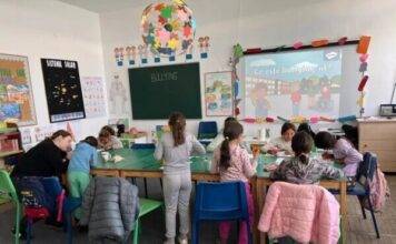 Cum se mențin fetele din Pirita în școală și în comunitate