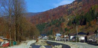 Încă un val de asfaltări și de regularizări de râu la Repedea