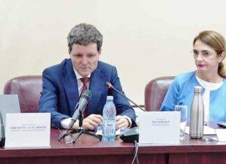 Suntem, practic, spectatori la propriile destine, cu așa conducători