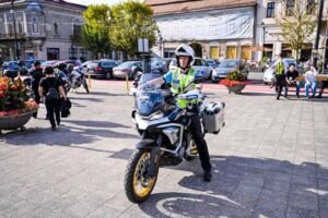 politist-local-pe-motocicleta.jpg