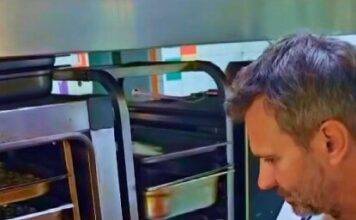 Nicolai Tand în bucătăria Restaurantului Social ASSOC
