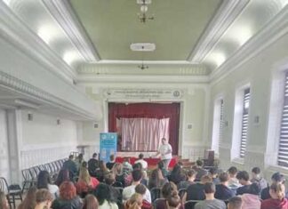 Reprezentanţi ai Universităţii din Bucureşti, la întâlnirea cu liceeni de la Colegiul Naţional „Dragoş Vodă”