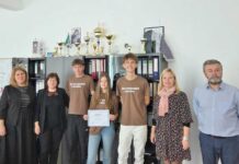 Liceeni de la Colegiul Economic „Nicolae Titulescu”, premiați de Ziua Europeană a Limbilor