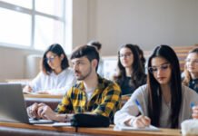 Studenţii cer universităţilor să revizuiască taxele pentru anul universitar 2027-2028
