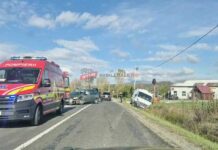 Două persoane au ajuns la spital după un accident pe DN18B