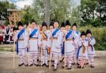 Au supraviețuit suta de ani! Călușarii din Băsești, ideea lui George Pop, au trecut cu datina în secolul 21!