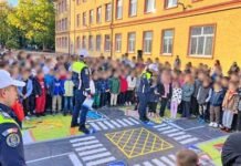 Peste 600 de elevi din Baia Mare, învățați de polițiști cum să circule în siguranță